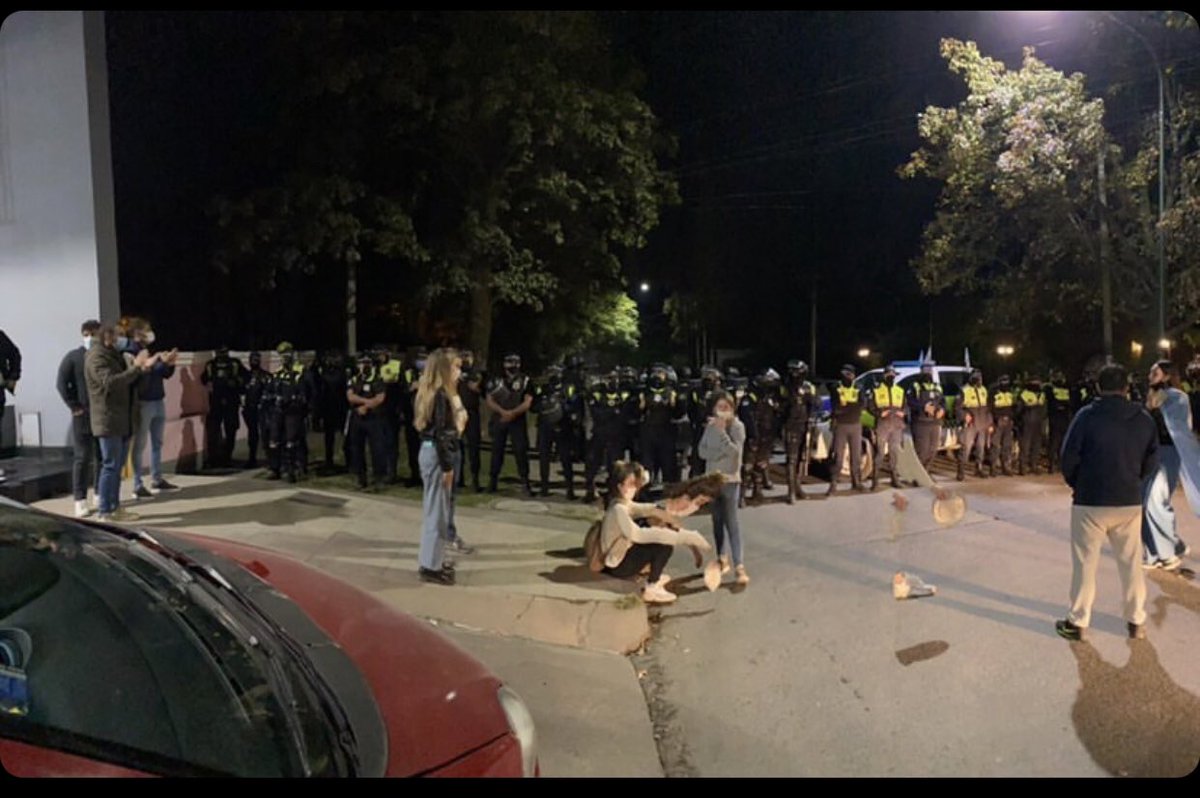 mariapazv15's tweet photo. Che al final Tucumán si tenía policías https://t.co/FkEwdjzwNg