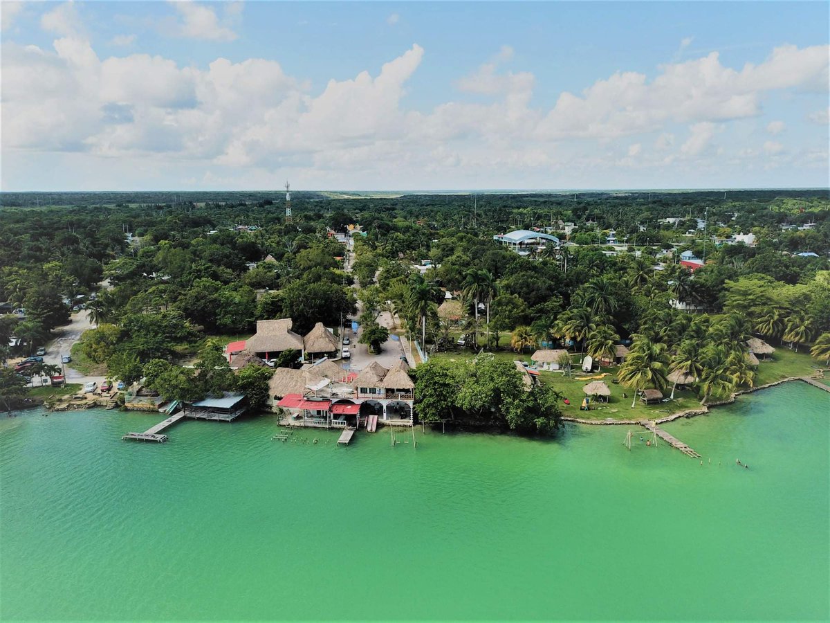 HUAY PIX.

Huay Pix es una comunidad que es de los destinos turísticos favoritos de la región, ahí los visitantes pueden tomar un descanso, disfrutar de deliciosa variedad de mariscos, carnes rojas y blancas en los distintos restaurantes y divertirse al aire libre.