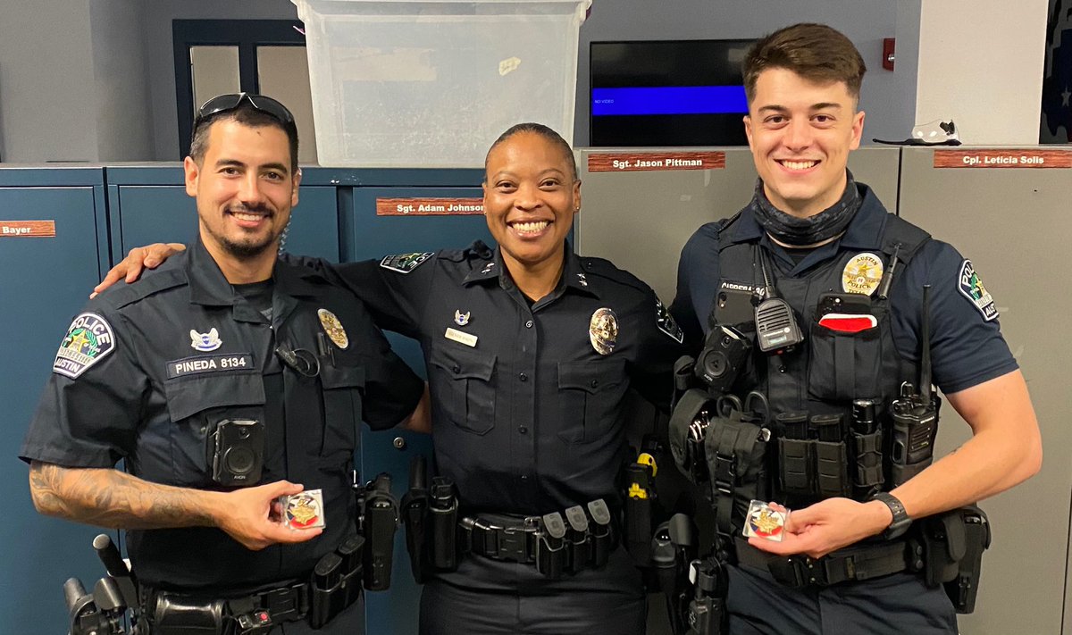 Chief_Henderson's tweet photo. Officers Pineda and Carrera received a chief’s coin of recognition for their heroic actions yesterday, in saving a man’s life from the vehicle fire. Please join me in recognizing these two for their quick-thinking and bravery! #OneAustinSaferTogether https://t.co/8RntWzlPxi