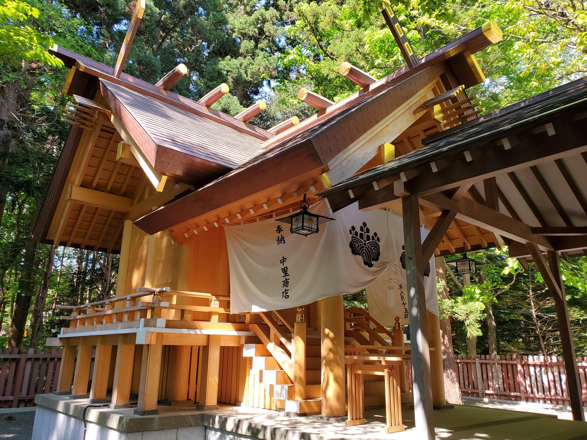 ako1631's tweet photo. おはようございます☀️
今朝の北海道神宮⛩️
快晴でめちゃくちゃ気持ちが良い参拝でした。
久しぶりに、光が凄かった✨
さすが満月の朝の太陽☀️ですね🥰

今日も最高の１日に✨✨✨✨

#北海道神宮
#開拓神社
#満月
#陽の光気持ちがいい https://t.co/gXgTnzvHHq