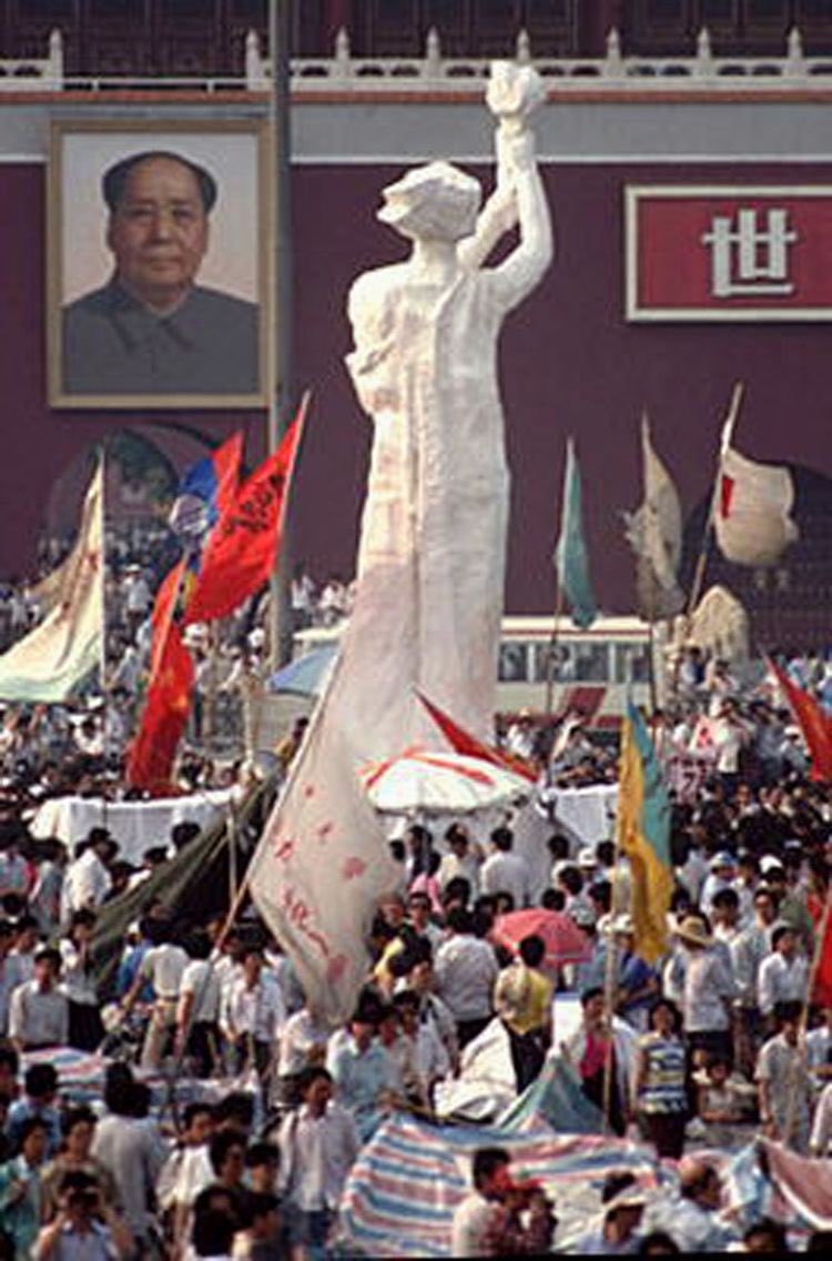 FLOPRC's tweet photo. 1989 Tiananmen Square https://t.co/CDw8Yv3axZ