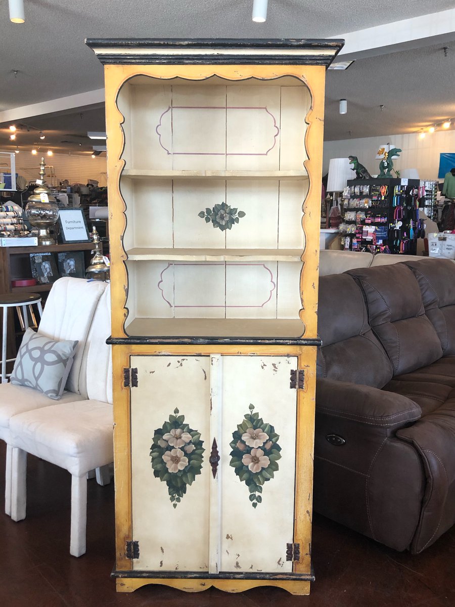 dinosaursroses's tweet photo. Check out this vintage French Country Cottagecore cabinet now at the thrift store for only $150!
#lasvegasthriftstores #LasVegas #HelpingOut #streetstore #vegascharity #vegas #nonprofitorganization #nonprofit #nonprofitlife #googlereviews #thriftstorefinds #thriftshop #thrift https://t.co/8r7Fcv2NbT