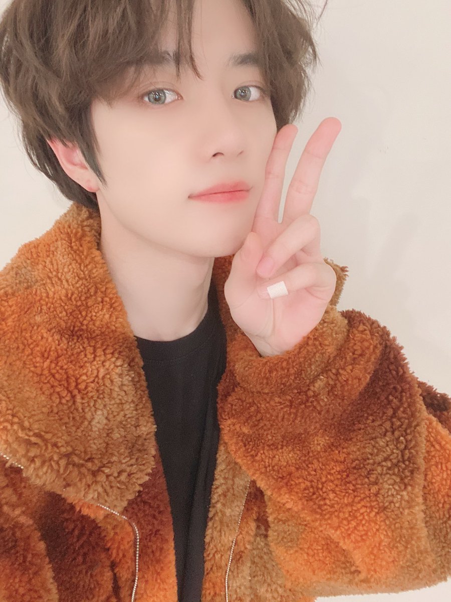 intoTXTchapter's tweet photo. ㅤㅤ˃ᴗ˂⠀،✰ oᥒᥱ drᥱᥲm 𓂃𓈒 ˖ ࣪⭑
Haru como buen osito apenas despertó pero aún está a tiempo de ver online el #DAY65THCB y ver todas las sorpresas que #SHOOTATHOMEwDAY6 nos prepara. https://t.co/MVqJ3LrLwq