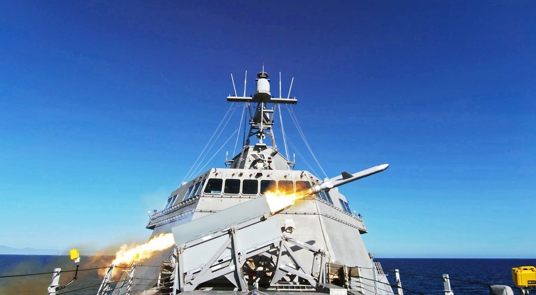 #NavyLethality at long range. ⚓

#USNavy's #USSGabrielleGiffords (LCS 10) launches a Naval Strike Missile as part of shipboard operational testing and evaluation in the Pacific Ocean. 

#Navyreadiness