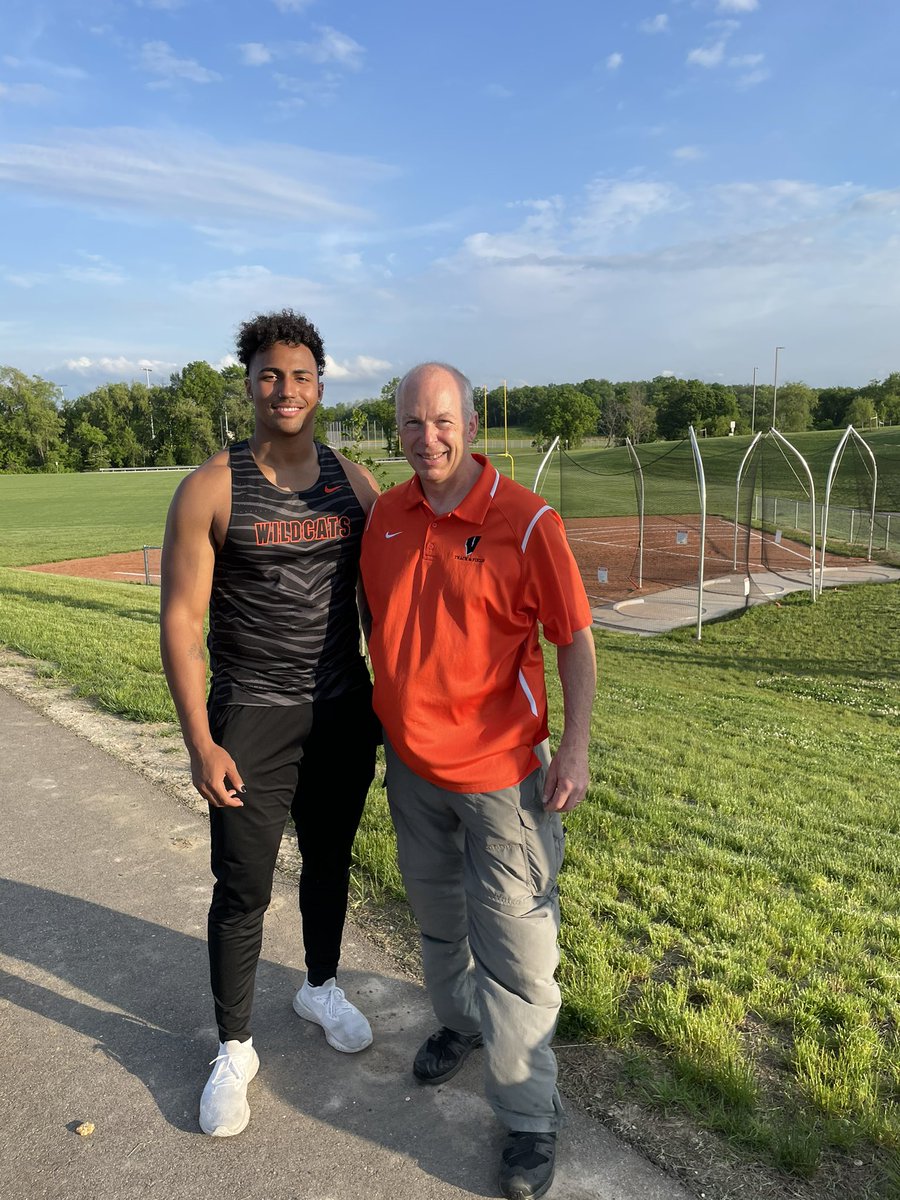 Big News 🚨 @AckerJackson has monster PR in discus of 203’10” to break Luke Sullivan’s school record and facility record from 1994 of 196’1”💪 Luke was a 3x state champion and 2x national champion and is still the WIAA State Meet record holder. Currently ranked #7 nationally! 👀