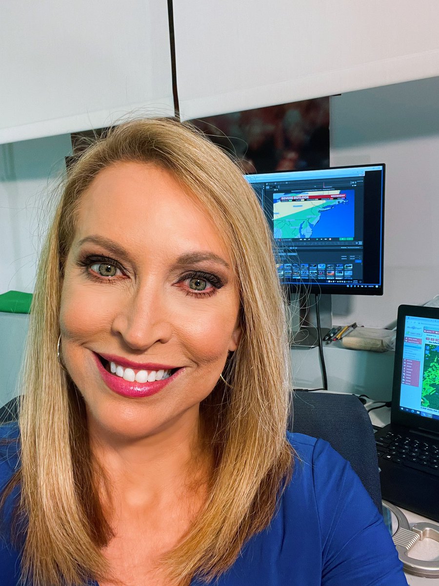 TammieSouza's tweet photo. Working #Weather tonight for @CBSPhilly Watching 👀 possible #SevereStorms ⛈tomorrow & mixed #MemorialDayWeekend ☔️🌤 join me 11pm on #CBS3 and 10pm on #CWPhilly with @UkeeWashington @JessKartalija @DonBellonCBS3 https://t.co/Wp3rweVrvY