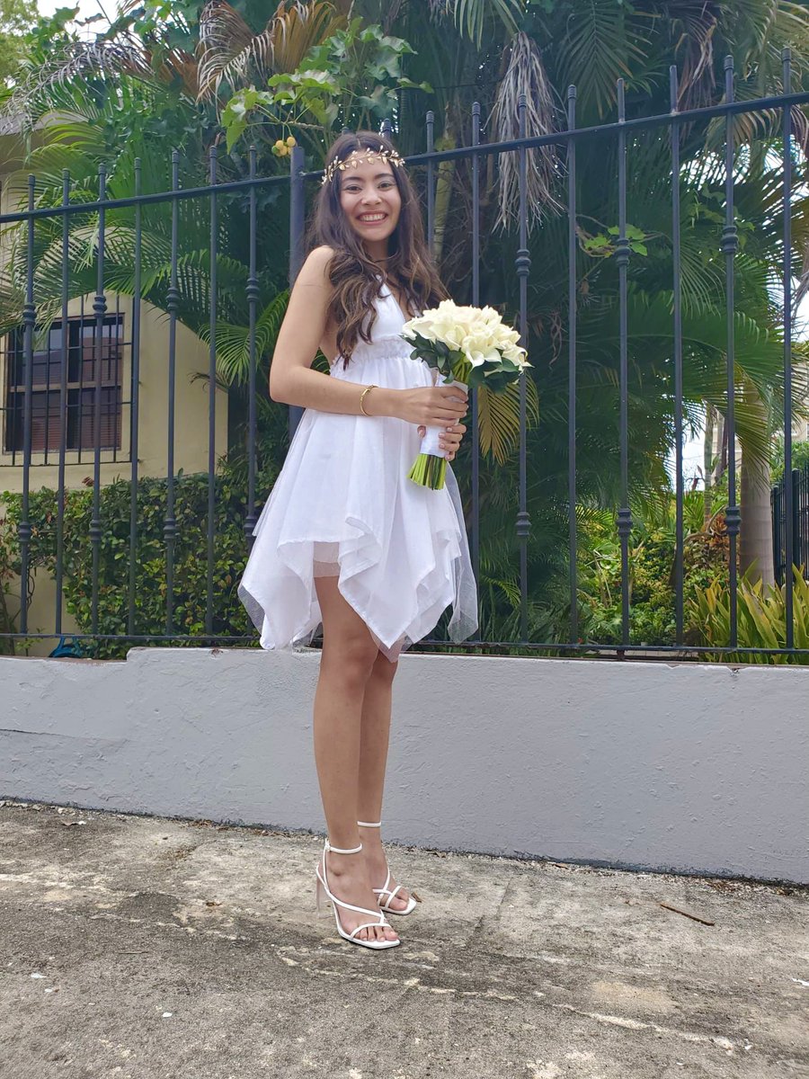 paotops's tweet photo. La he publicado en todos lados pero es que estoy feliz en que esta chica utilizó una de mis piezas para el día de su BODA. 👰🏻‍♀️💝✂️👗🪡 https://t.co/82lgBNHGzI