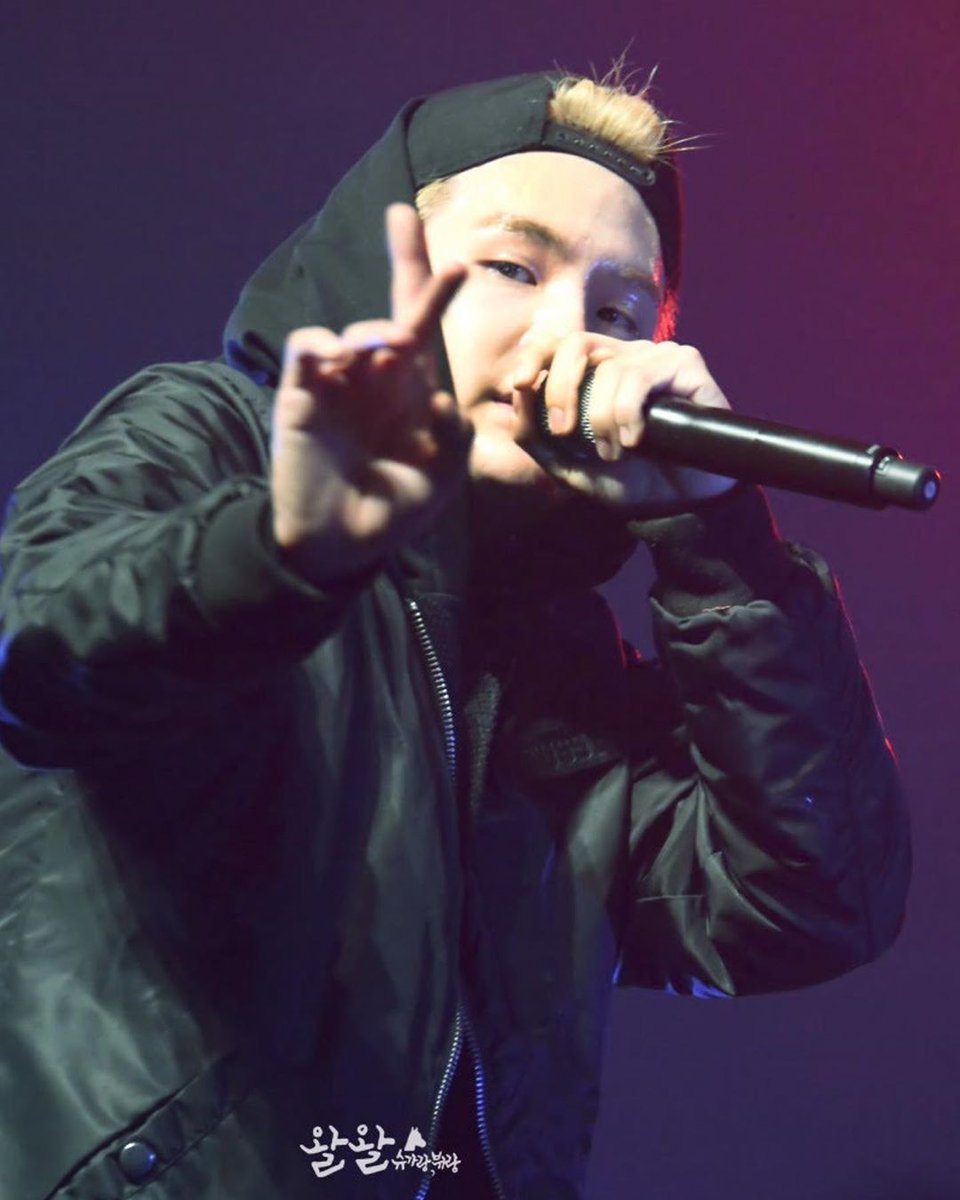 SwagDeysi13's tweet photo. Estilos, matices y algunos detalles únicos del rap de Min Yoongi. Un hilo apreciativo.

@BTS_twt https://t.co/91k6sjagi2