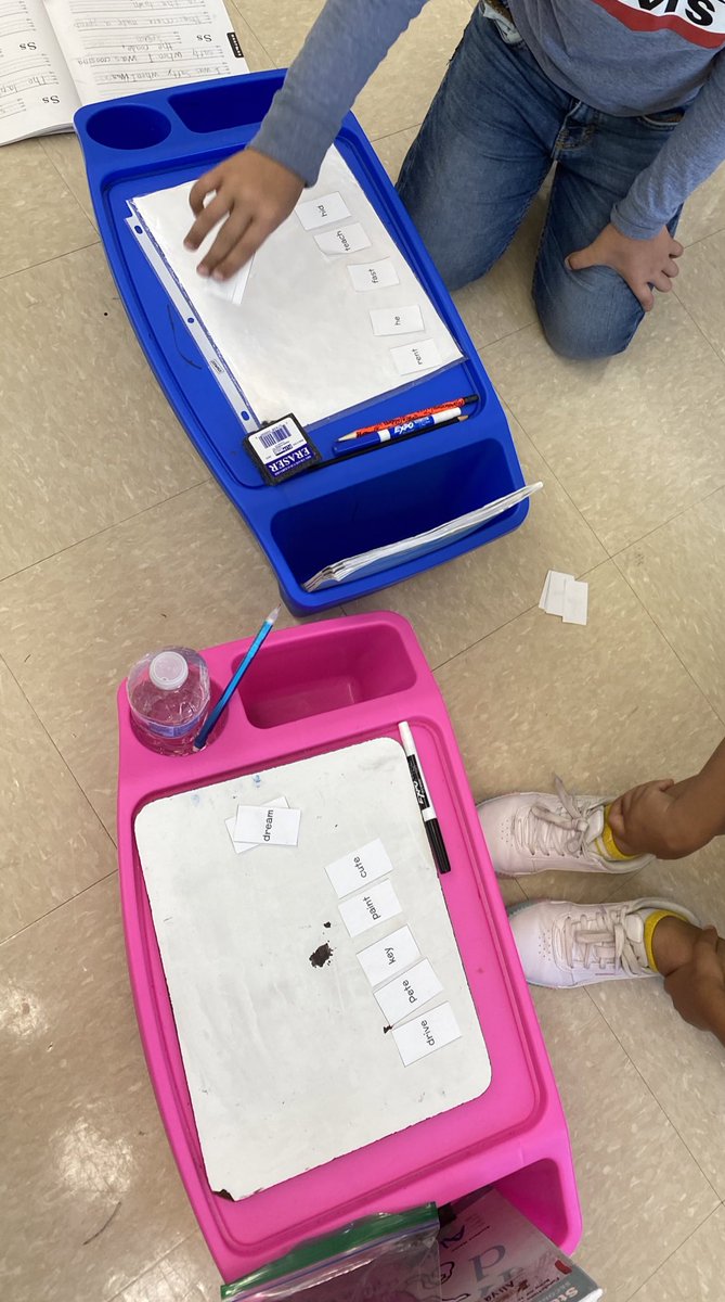 2nd graders had so much fun “fishing” for similar vowel sounds! 🐠#GoFish #Fundations