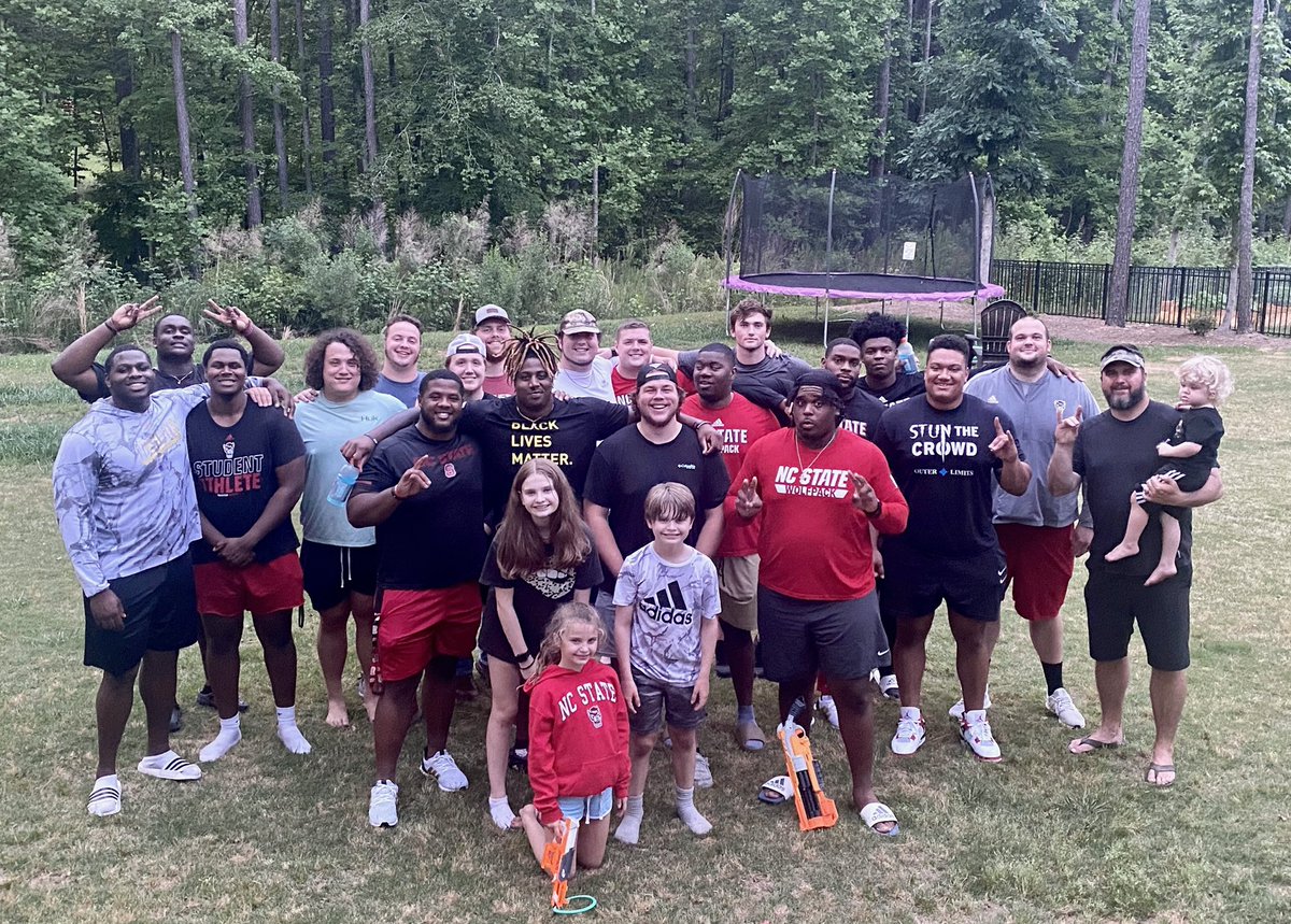 CoachGarrisonOL's tweet photo. Amazing group of young men. Blessed to be their coach. #HTT https://t.co/lHvctXp5XJ