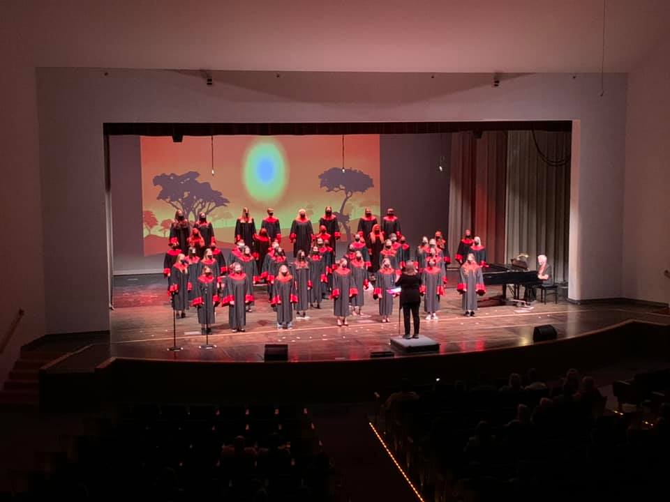 squirechoirs's tweet photo. A few photos from the choir/theater musical revue last Saturday. Great job everyone and best wishes to our seniors!
#squirechoir  #squirestrong  #schoirsong https://t.co/AP83vmUVUf