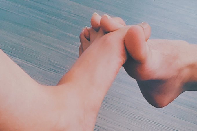 When he holds toes with you 🥺💕💕💕💕 https://t.co/ERQwnXRinw