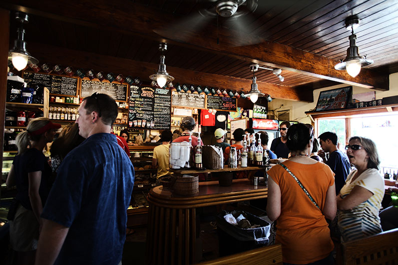 postecinc's tweet photo. According to a new study, customers are very keen to get back to the #restaurant experience. On top of that, customers who are coming back want especially to patronize their favorite restaurants and use their phones for more than talking. https://t.co/0FRjxj4LUt #pointofsale https://t.co/rmHOMMjjj2