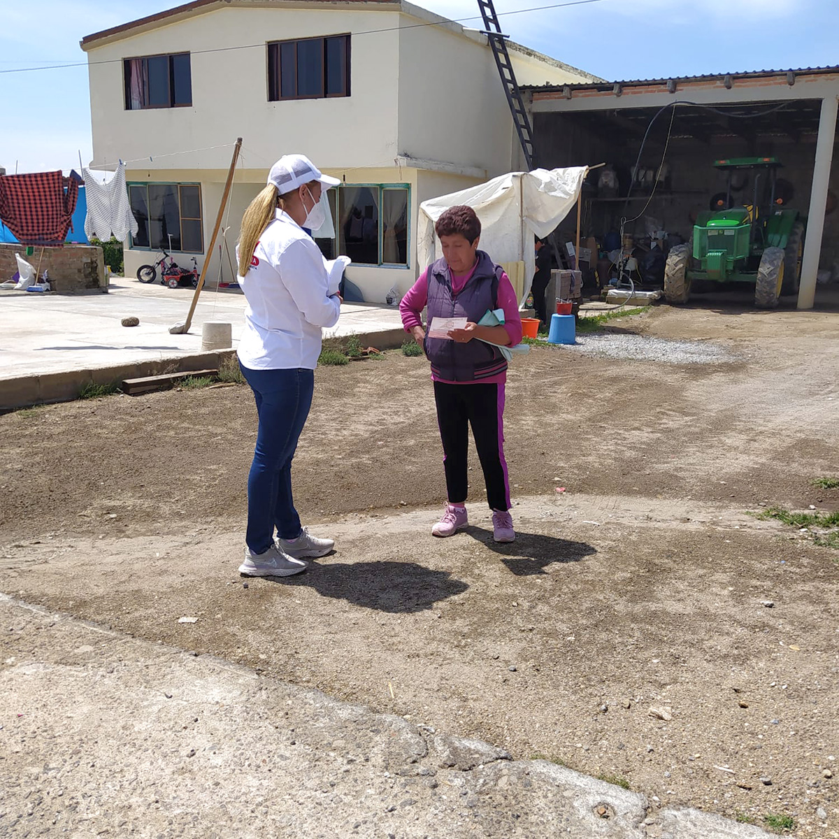 angygorostieta's tweet photo. Hoy fuimos recibidos de forma favorable por la comunidad de San Lorenzo, donde les presente mis propuestas para el beneficio de todas y todos los habitantes, vamos juntos por #ElCambioHonesto #AdelanteCalimaya #AngyPresidenta #VotaRSP https://t.co/aQ997rKGsv
