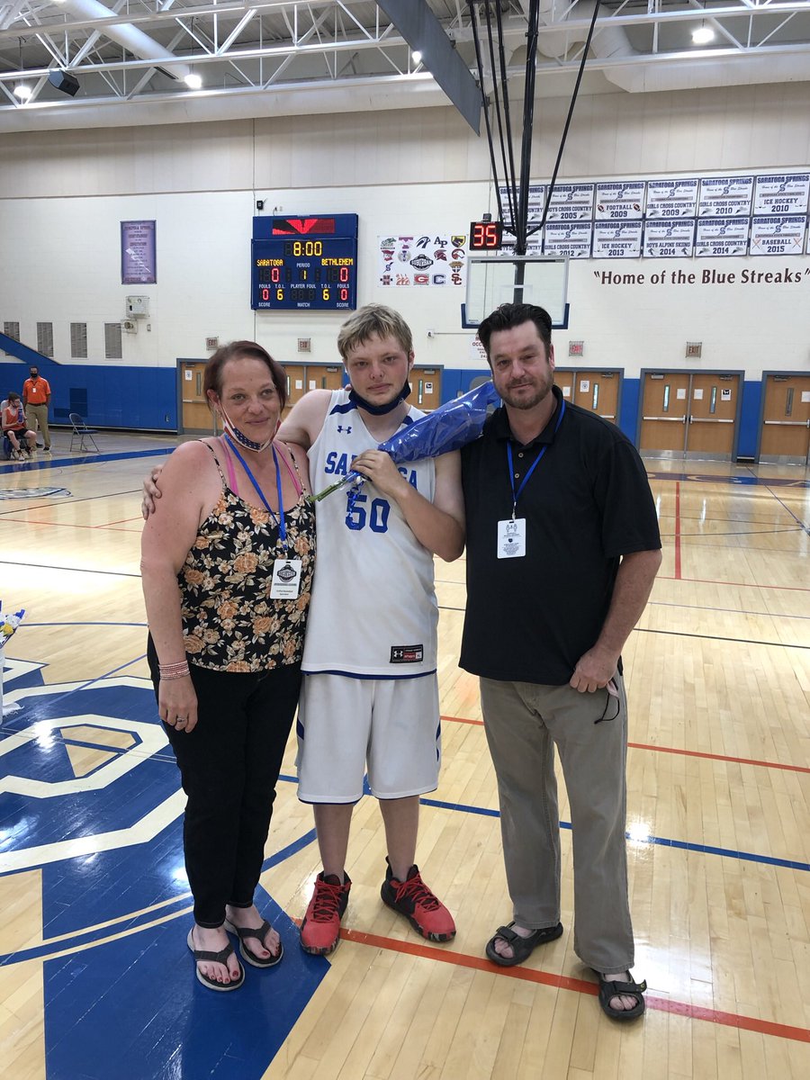 unifiedsaratoga's tweet image. We celebrated our amazing seniors today and all they have given to our program! Bethlehem came to play and earned a well deserved W (final score 37-34). Lots to celebrate and be thankful for, including some Alumni visitors 😊💙🏀⚡️ #onceabluestreakalwaysabluestreak