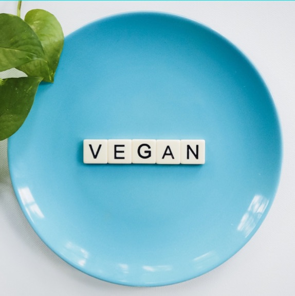 What's on your plate? Let us know in the comments! ⬇️

#veganlife #veganeats