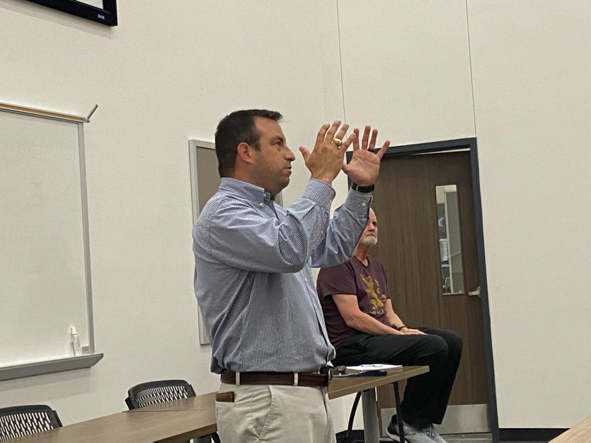 PhilTweaton's tweet photo. @soccer_lake  new Head Coach is George Hourahan. He's the 2021 Coach of the Year on the girls side &amp; now is set to help the boys make the playoffs. Coach met some of his players &amp; their parents tonight &amp; shared his philosophy &amp; plan for moving forward. #lakecreeklions #bestyear3 https://t.co/kX4bWWueab