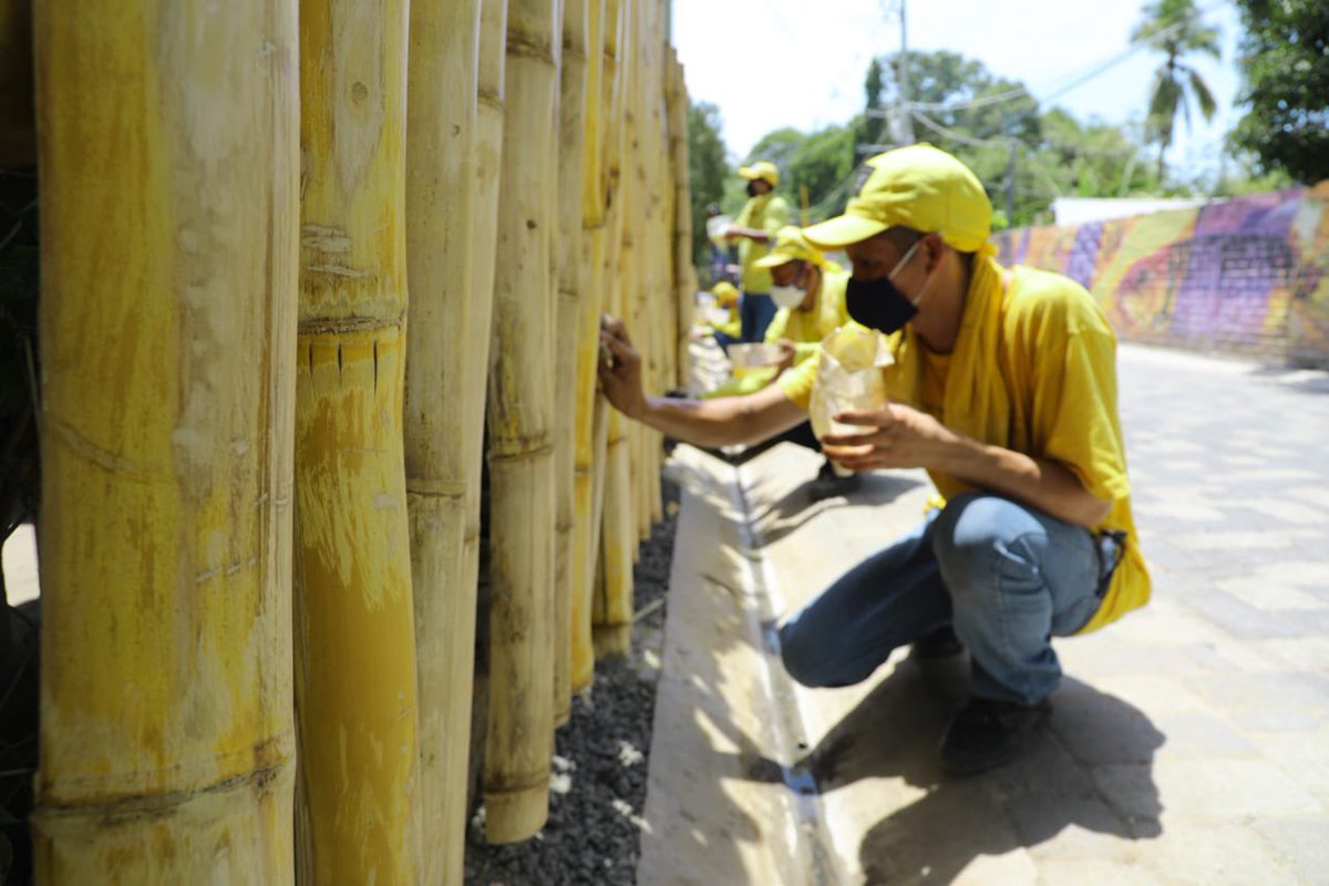 Gobierno_SV's tweet photo. 🌊 Este mes, privados de libertad del #PlanCeroOcio en fase de confianza, han estado trabajando en las adecuaciones de áreas y mantenimiento de la infraestructura en la playa El Tunco, La Libertad. https://t.co/B7VPOQgt4H