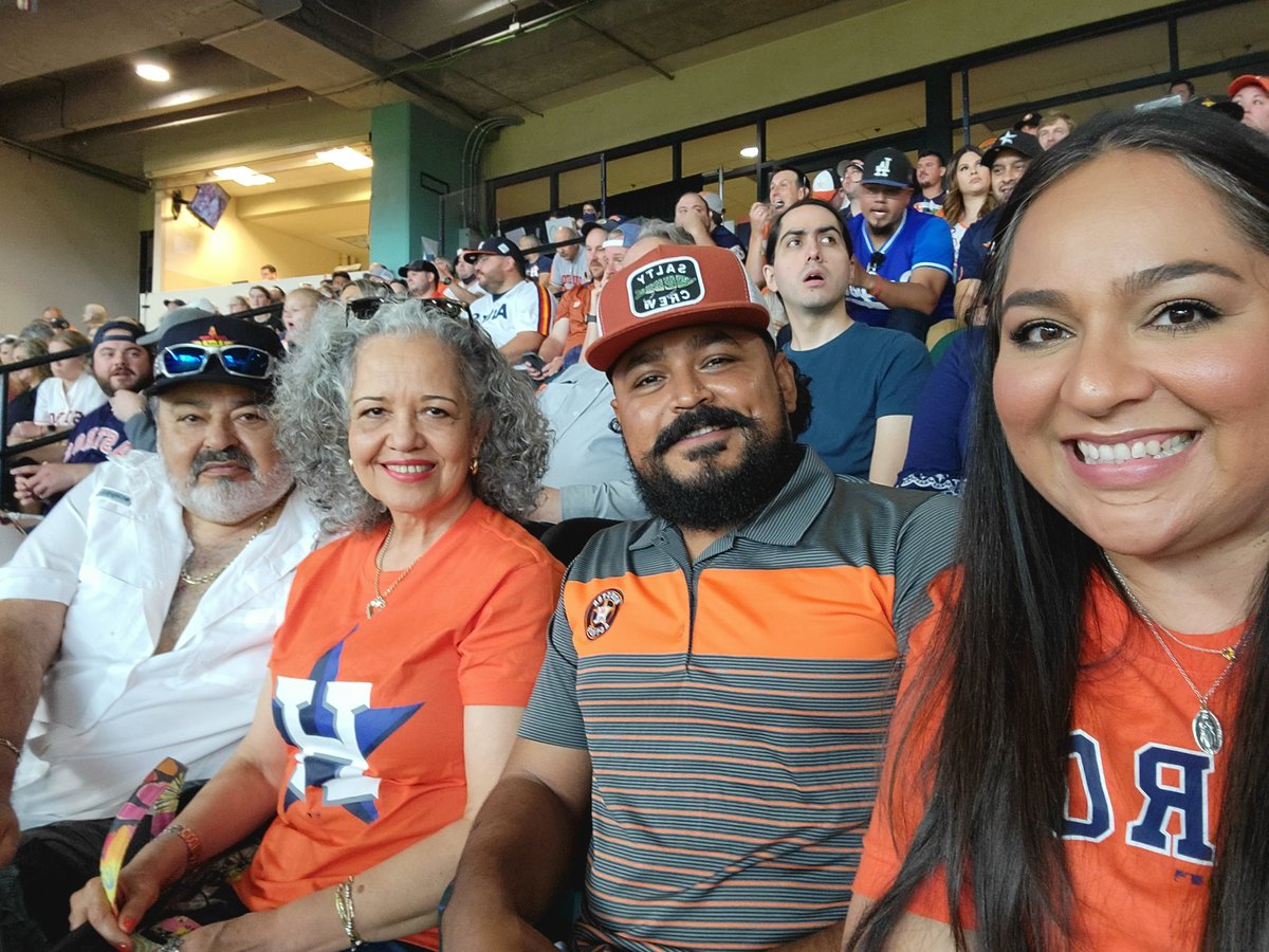 Astros with the parents ✌🏽🧡⚾️ #Astros #JuiceBox #fortheH