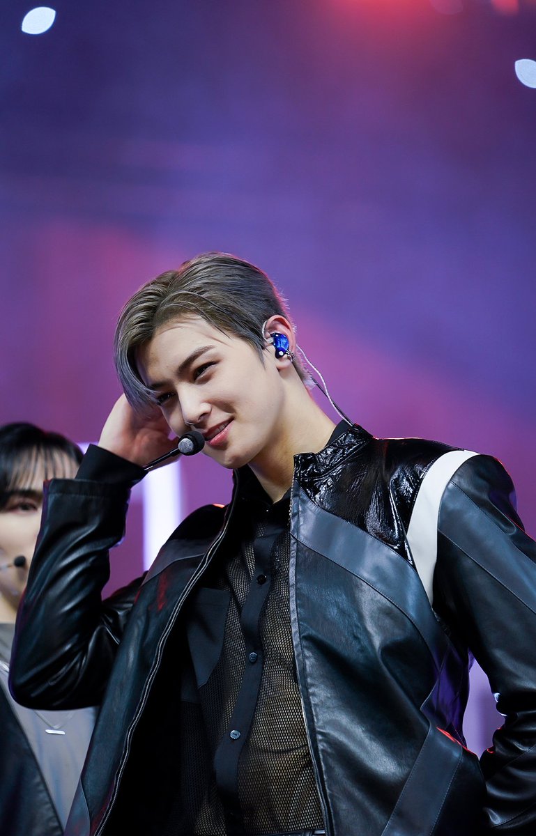 eunnzwoo's tweet photo. Greetings, fellow imperfect humans. I hope it's not too late to socialize because EUNWOO is looking for some friendly friends, especially my Astro members, to avoid endless solitude. So, is it possible? we become friends. because I don't know all my mutuals and I also need a fams https://t.co/WzKfRx5q9T