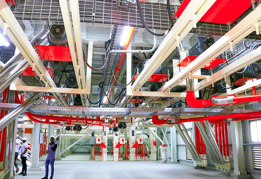 OvieAli's tweet photo. This newly built King Flour plant by Onur Kumral in Akwa Ibom, is now producing 500 metric tons of flour daily with employment opportunity for over 200. Farmers would be encouraged to plant wheat to meet the demand of the factory as Naira would be saved on import. Nigeria Wins. https://t.co/dZWKlnJVGq
