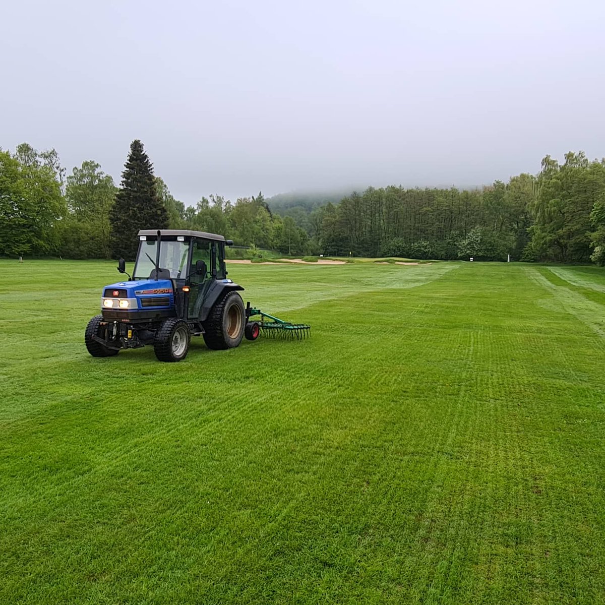 KSgreenkeeper's tweet photo. Mit der Striegel unterwegs #greenkeepingkassel #greenkeeping #nordhessen #habichtswald #golf #improvingthecourse @agrarmarktdeppe @iseki_uk https://t.co/xvYjntm7QV