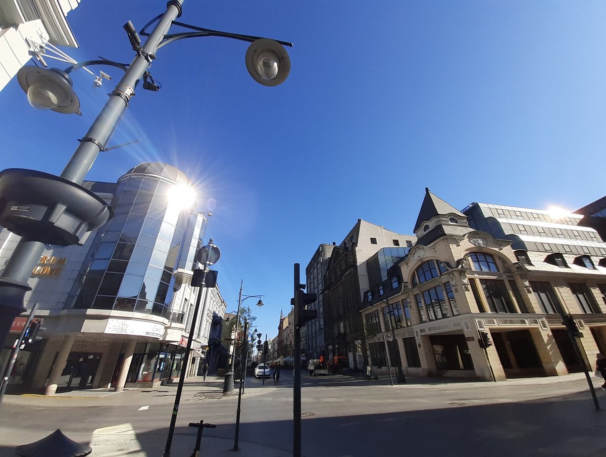 Lodz_citybreak's tweet photo. Rześko, ale błękitnie. @Miasto_Lodz mówi światu #dzieńdobry

#Piotrkowska Street in #Łódź, Poland says #Gooddayworld with cool but sunny weather. Good day for #citybreak

@MeteoprognozaPL @CityUnscripted @Citybreaker_ https://t.co/X1AMrPGV3A