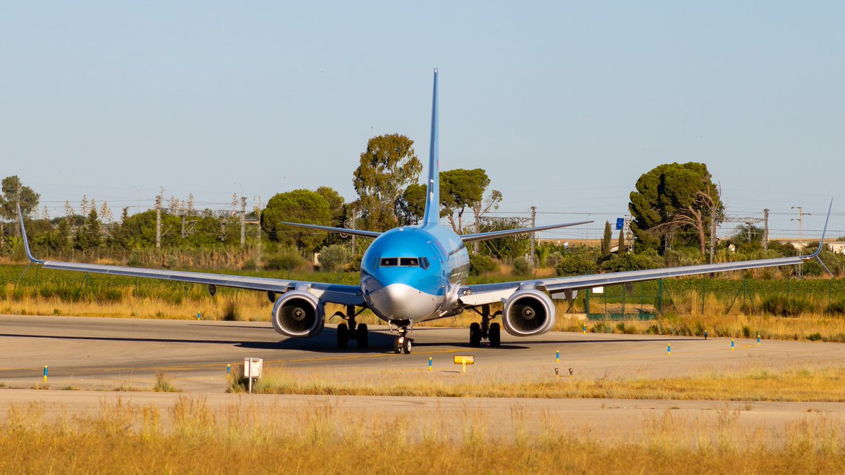 JerezSpotting's tweet photo. Si no pasa nada, está previsto que a partir del próximo 7 de junio volvamos a ver los 737 de TUI en Jerez. Mientras tanto os dejo unas fotos del verano pasado para ir haciendo boca 😁 @tuideutschland #lejr #tuideutchland #b737 #planespotting #aviation
https://t.co/pDsmaPGS24 https://t.co/j1iOg5kghn