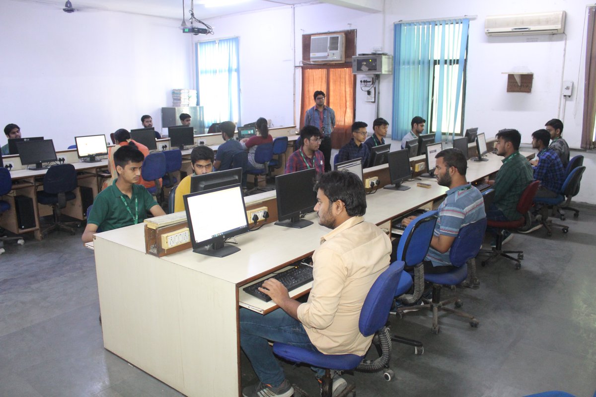 ipecgzb's tweet photo. #ipec #electronicsandcommunicationengineering #ece #labspace #laboratory #engineeringcollege #engineeringcollegestudent #engineeringcollegeindia #ghaziabad https://t.co/C8gHgpgUId