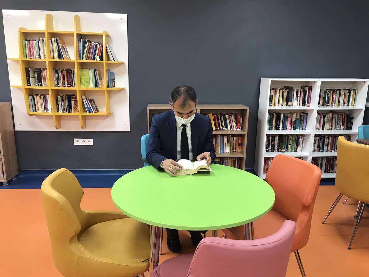 1000 Okul Projesi kapsamında 𝖒𝖊𝖘𝖑𝖊𝖐 𝖑𝖎𝖘𝖊𝖑𝖊𝖗𝖎𝖓𝖉𝖊 kurulan kütüphanelerimizde öğrencilerimiz ile birlikte kitap okuyacağımız günler çok yakın. 
Okullarda onların sesini çok özledik.