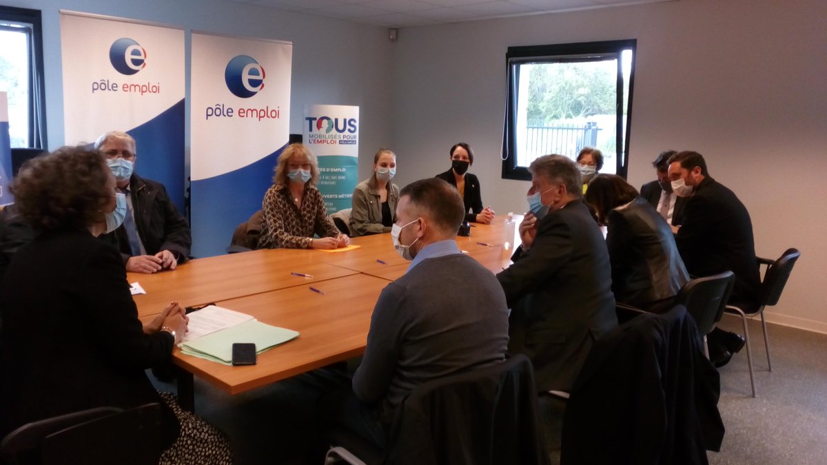 #1jeune1solution venue de Mr Michel Lalande préfet de notre région ce mardi 25 mai pour signer 3 CIE jeune en CDI 35h avec Mme Prechais Béatrice du restaurant La Taverne à Hazebrouck et Mr Tilloy Mallory de Klim'top Controls à Hardifort @DVantorhoudt <a href="/lemaireolivier3/">Lemaire Olivier Venez recruter On est là pour vous</a>