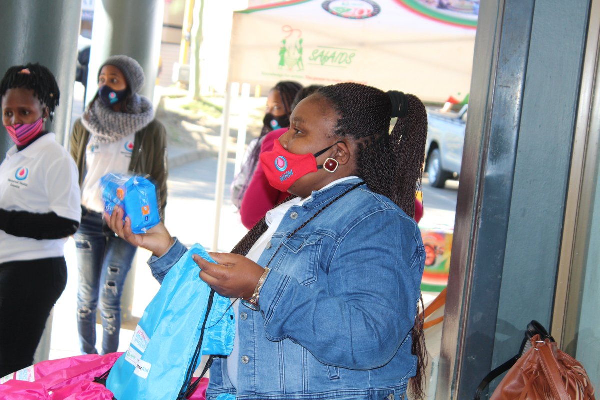 💡 #DidYouKnow
#Menstruation is a monthly reality &amp; many women &amp; girls face serious challenges in managing their periods.
📸 Ms. Zandile Masangane from #SRHU holding a dignity pack.
