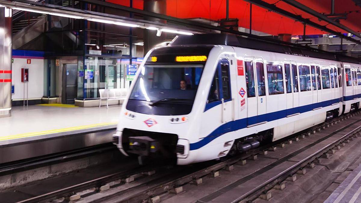 RevistaViaLibre's tweet photo. Metro de Madrid inicia las pruebas del sistema Tetra en la línea 9 #MetrrodeMadrid #Railnet #Tetra #Línea9delmetro https://t.co/gWyJpZ1TFw En el marco del programa Railnet, para modificar los sistemas de comunicaciones. https://t.co/7aBMx3EG72