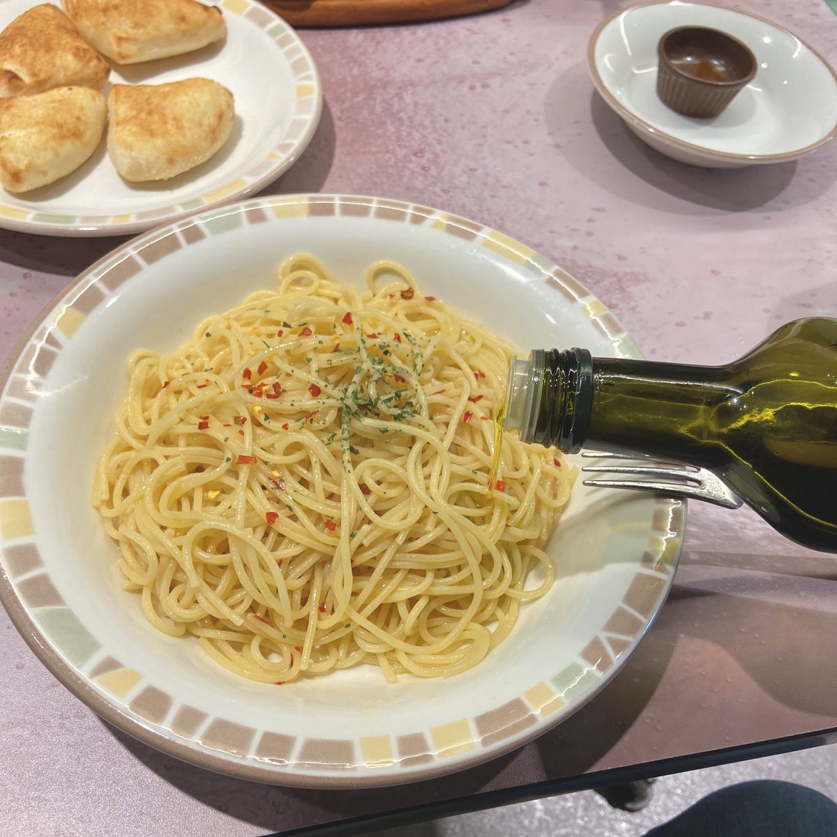 麦ライス シェフ 料理家 かなり久々にサイゼリヤに来ました 自分ではパスタを 2500とかで出しますが サイゼは 300で美味しいパスタが食べられる良いお店だと思ってます 笑 麦ライス シェフ 料理家 かなり久々にサイゼリヤに来ました 自分ではパスタを 2500とかで出しますが サイゼは 300で美味しいパスタが食べられる良いお店だと思ってます 笑