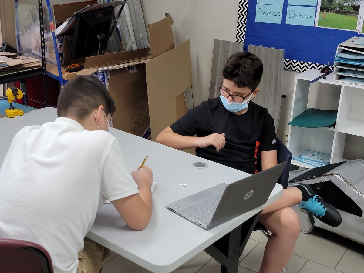 ChopSciDesign's tweet image. Yesterday was jump-up day! It was great seeing our @TASOKinshasa students in grade 6 be leaders for the grade 5s before their transition.