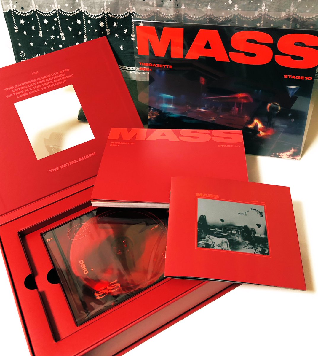 3年振りに出たよー！今日はMASS休暇を取ったので朝からずっと聴いています💪これだけ日本語詩が多いアルバムは久しぶりだよね〜