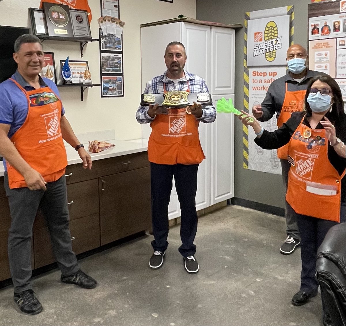 Amazing walk with RHRM Carlos and DHRM <a href="/RodriguezMBridg/">Bridgett Rodriguez</a> recognizing and celebrating long-term &amp; new associates for their outstanding performance. The engagement was off the charts! Thanks to <a href="/ThrogmortonMatt/">Matt Throgmorton</a> for pushing us to excellence and winning us the D253 Pocket Guide Belt!!