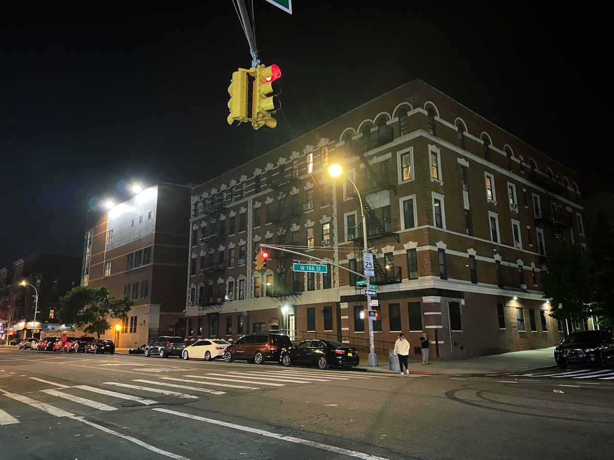 KevinTheFather4's tweet photo. Another bike 🚲 ride in the books. Back uptown to the second home. #bikelife #theheights #WashingtonHeights https://t.co/bcuNVC88HE