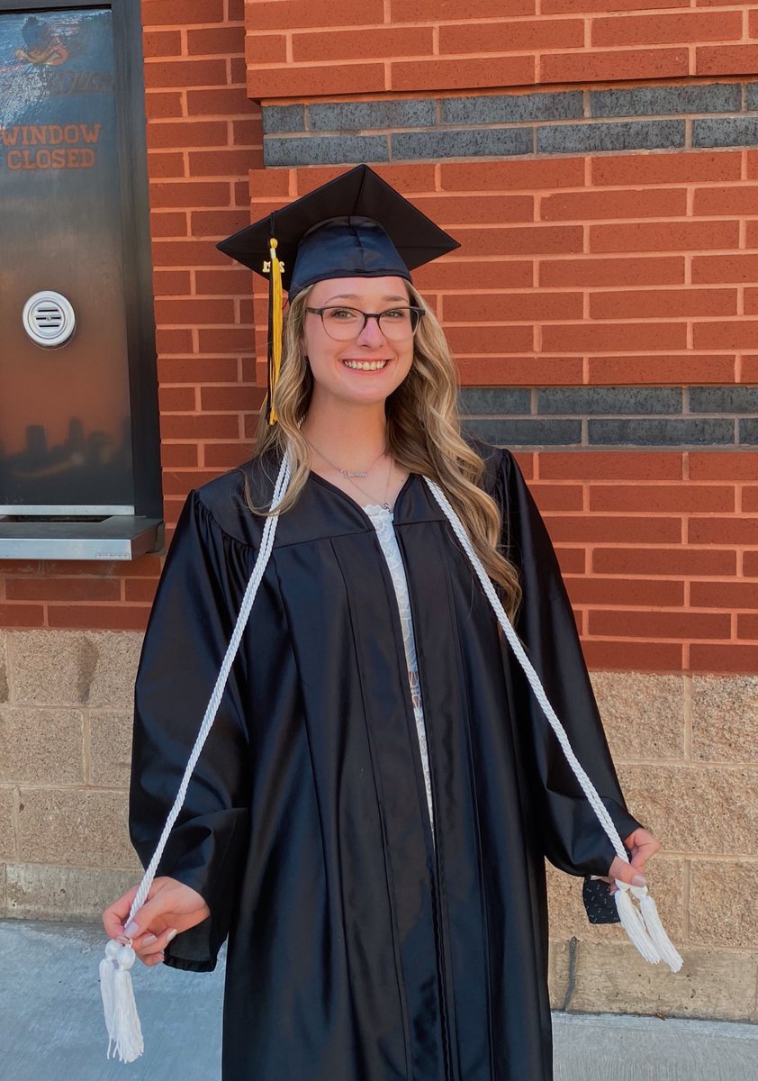 KyleePhillips25's tweet photo. Thank you for all the memories CFHS  🎓💛🐾 #onceatigeralwaysatiger #senior2021 https://t.co/ruAyEbsn3n