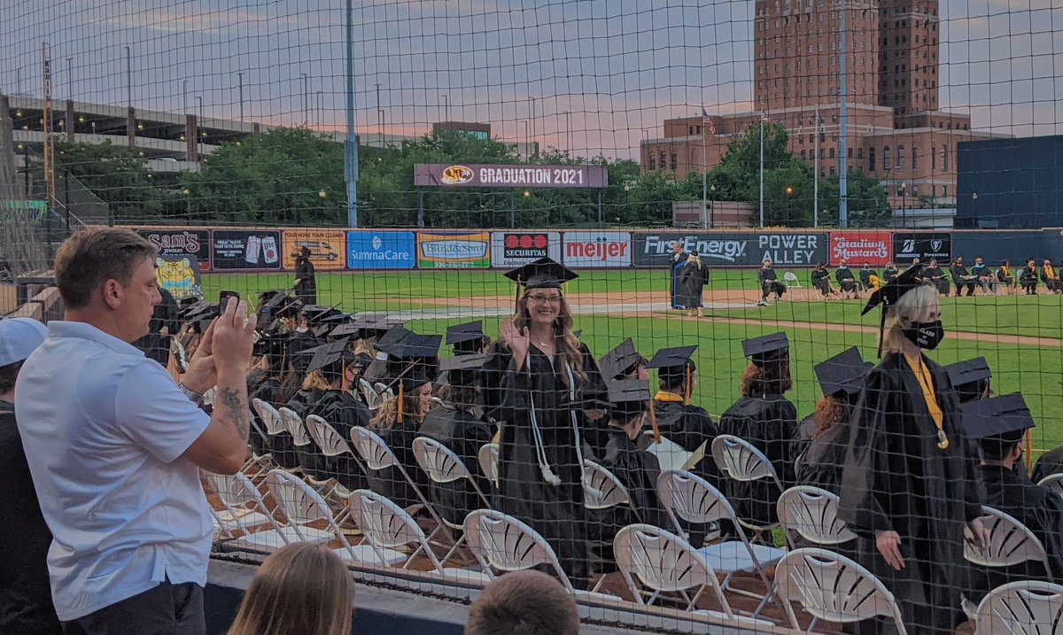 KyleePhillips25's tweet photo. Thank you for all the memories CFHS  🎓💛🐾 #onceatigeralwaysatiger #senior2021 https://t.co/ruAyEbsn3n