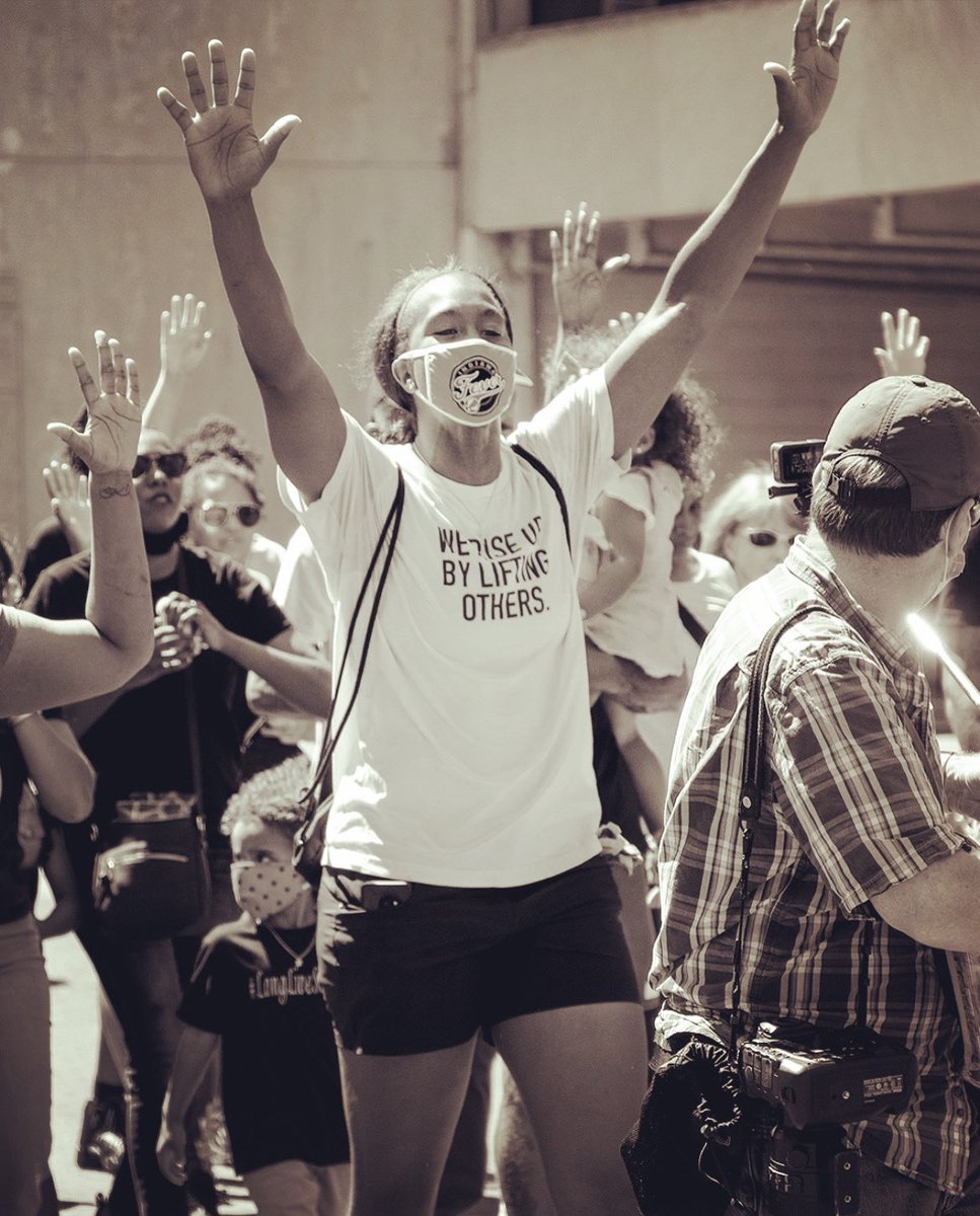 Catchin24's tweet photo. We rise up by lifting others... #ChangeIsComing #Together #Equality #United #Blessed https://t.co/6DIuzAP0wx