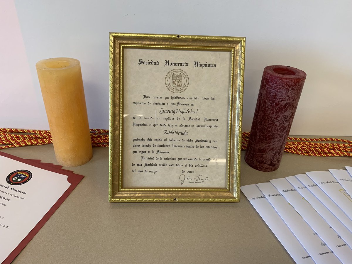 Sra_Duncan's tweet photo. Esta noche celebramos la ceremonia de Sociedad Honoraria Hispánica para los miembros nuevos. ¡Estos 10 estudiantes harán mucho para la sociedad y la comunidad! #proudofthepride #SHH https://t.co/8YZ0c3tQZZ