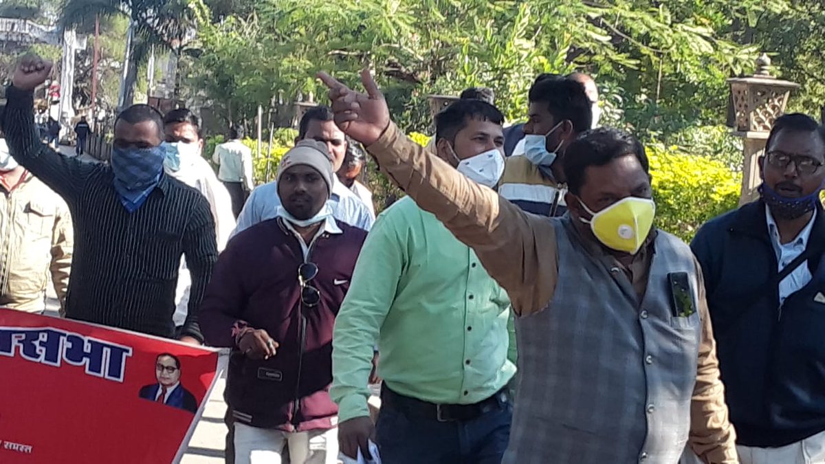 SinghPunni's tweet photo. There is an appeal to the farmer laborers that even today, you should celebrate #काला_दिवस Day and hoist black flags outside your homes and protest against the rights of farmers by putting black flags in the house.  #Black_Day_Of_Farmers https://t.co/MP1nndQxBa
#काला_दिवस