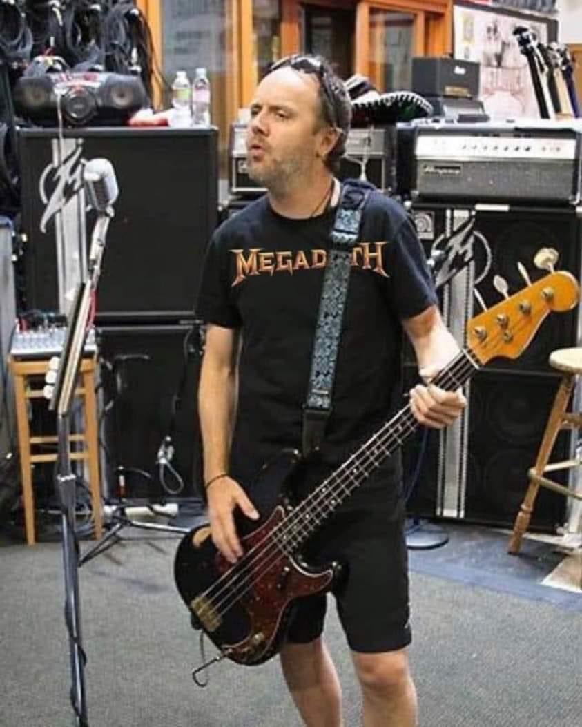 Megadeth have their new bass player…problem solved!

#Megadeth #Lars #Mustaine