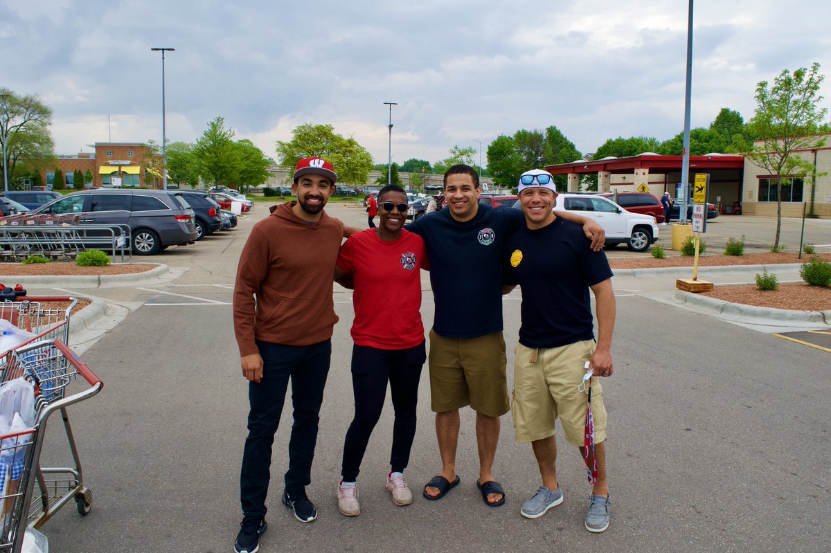 Yesterday morning the Sable Flames were finally able to get back out into the community. With assistance from @100blackmen, we were able to purchase and deliver groceries for some local families! #SableFlames #HelpingOthers