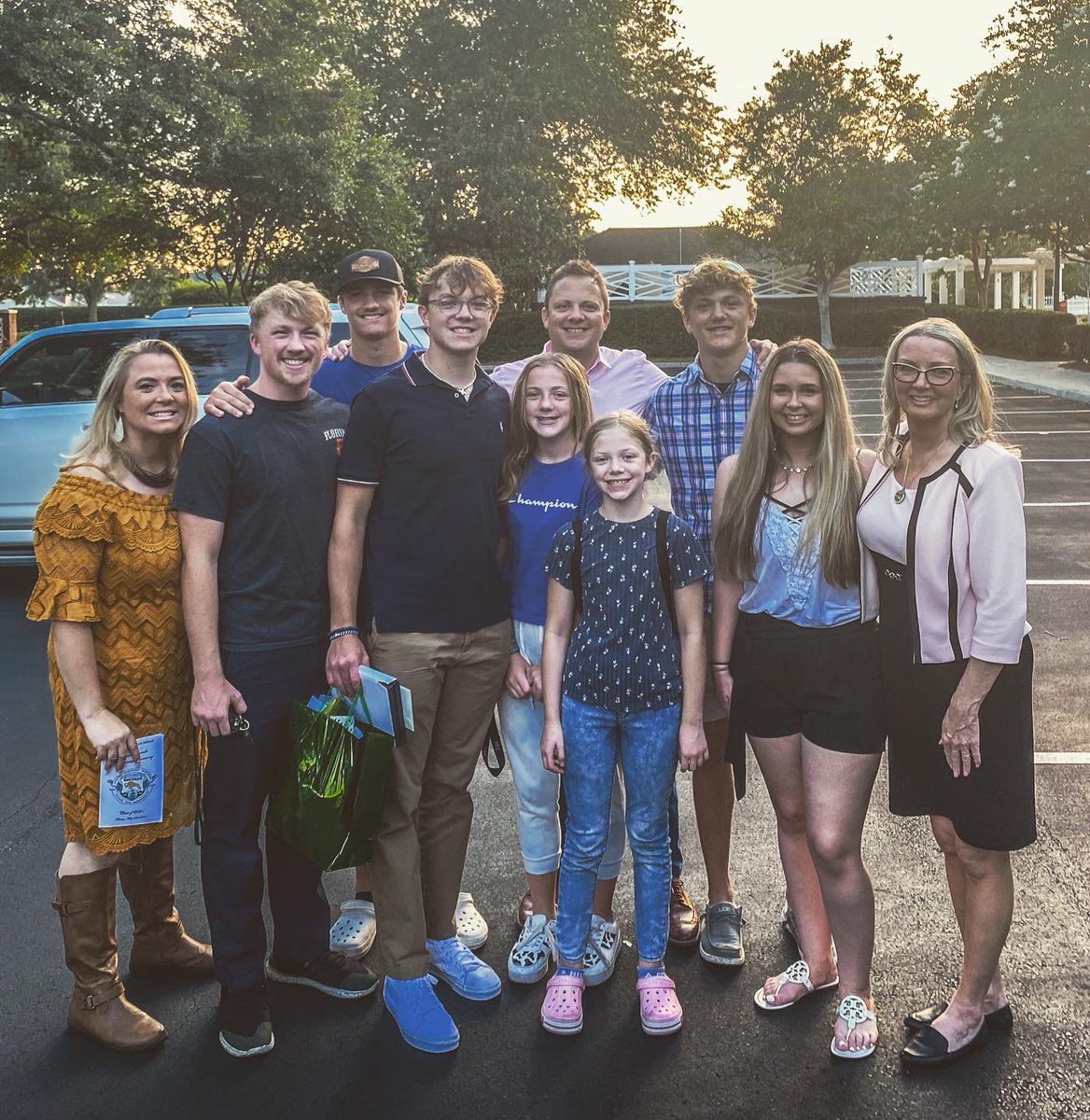 timdadof7's tweet photo. So grateful for the generosity of this amazing community, The Villages! What a night at the Buffalo Scholarship Foundation Awards! 

We were so honored that @HardingLuke24 was chosen as the 2021 recipient of the @JoeMachado20 #AllHeartNoFear Football Scholarship! #LLJ #20 https://t.co/Xi1rgBm95K