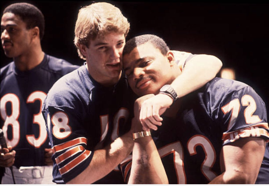 CenturiesSports's tweet photo. How did Rodney from FamilyMatters make it into the SuperBowlShuffle? Looked like he was putting the Fridge in the headlock. Was the silly string and fake vomit coming next? What kinda time machine did #Urkel build here? #miketomczak #thefridge #rodneyfamilymatters #familymatters https://t.co/WOrYThRQid