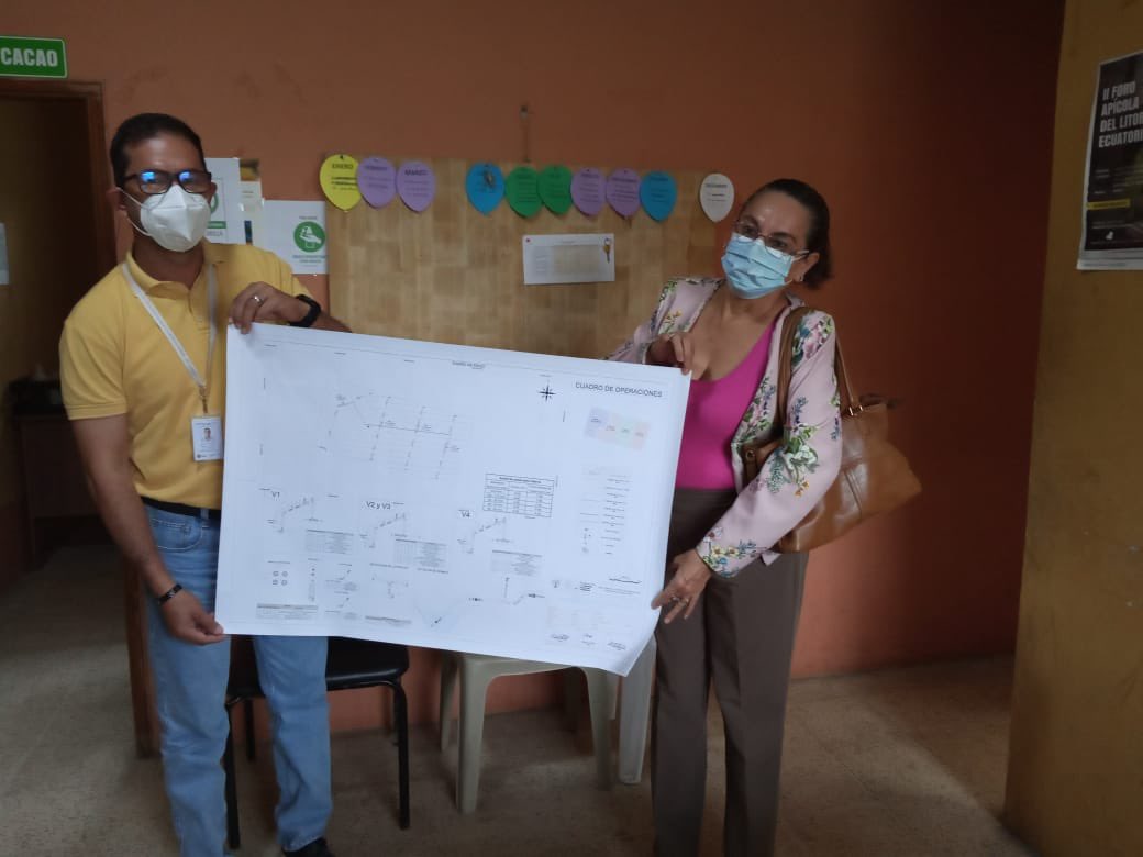 Agricultura_CZ5's tweet photo. .@LiuDelfini, director Distrital de Los Ríos, realizó la entrega formal de  2 diseños de riego para cultivos de plátano, cacao y jenjibre de productores de los cantones Quinsaloma y Valencia, servicio que ofrece el MAG de manera gratuita.
#MAGActivado #RiegoEsProgreso https://t.co/a58R3RM6GN