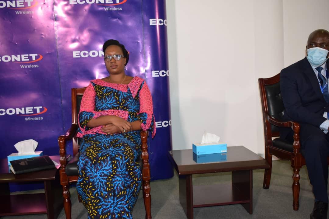 MinCoMedia's tweet photo. #Burundi À la suite des décentes organisées par le @mincotim en collaborat° avec l' @arctbdi dans le cadre de la célébrat° de la #JMTSI la Ministre @NIJIMBEREMarie1 et les cadres du Ministère ont visité ce Mardi 2 sociétés de télécommunicat° dont @EconetBurundi & @SmartBurundi1 https://t.co/85LQpCC5hb