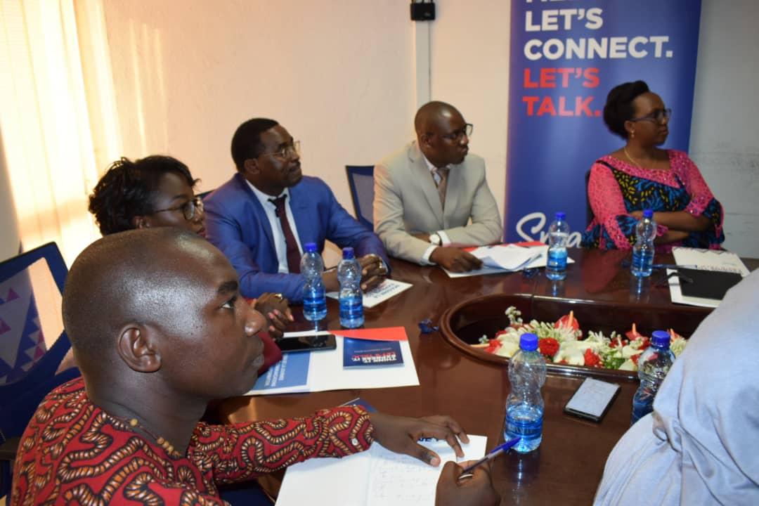 MinCoMedia's tweet photo. #Burundi À la suite des décentes organisées par le @mincotim en collaborat° avec l' @arctbdi dans le cadre de la célébrat° de la #JMTSI la Ministre @NIJIMBEREMarie1 et les cadres du Ministère ont visité ce Mardi 2 sociétés de télécommunicat° dont @EconetBurundi & @SmartBurundi1 https://t.co/85LQpCC5hb